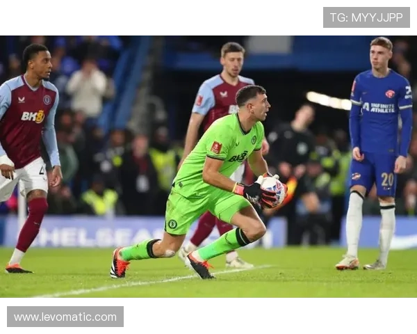 奥布拉克密集防守下的连续极限扑救解析