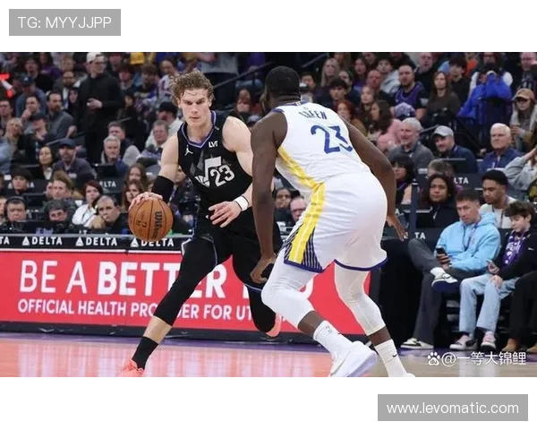 米卡尔·布里奇斯通过无球移动提升防守贡献，显著限制对手核心得分